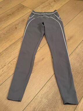 ALO Yoga Gray Leggings with White Piping